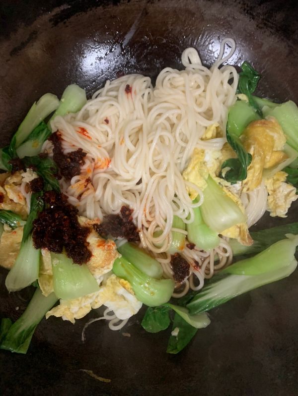 老干妈鸡蛋炒面