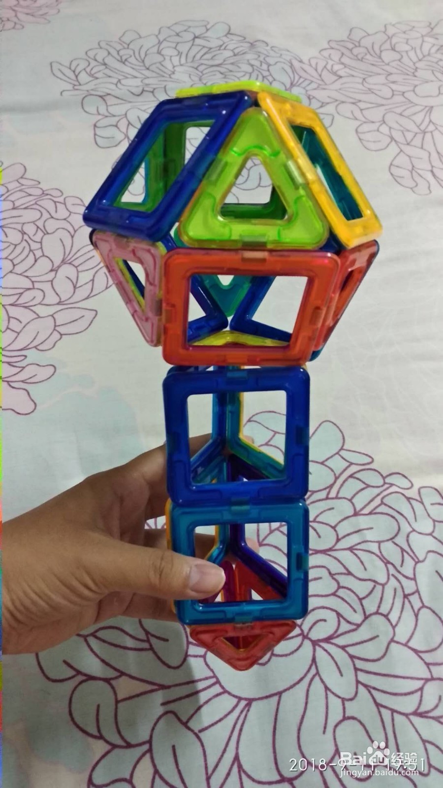 <b>儿童磁力玩具教案-用磁力片拼出立体麦克风</b>