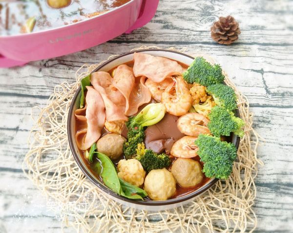 麻辣丸子虾火锅