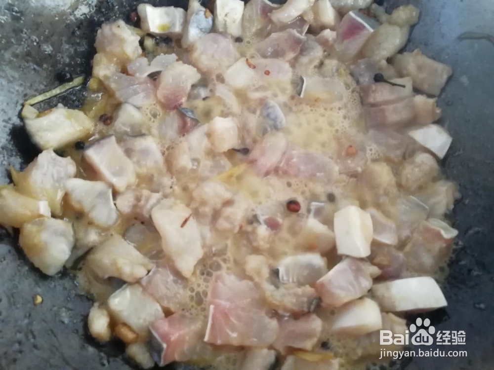 多利鱼炒蒜薹简单做法