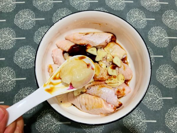 鲜嫩多汁柠香黑胡椒烤鸡翅