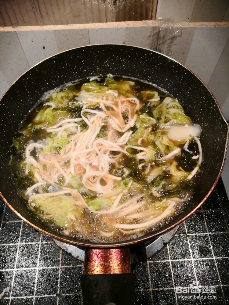 不可思议的娃娃菜海鲜面