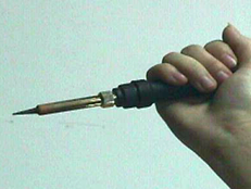 手拿烙铁的方法