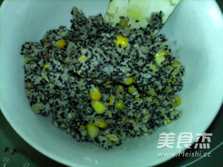 广式玉米黑芝麻月饼