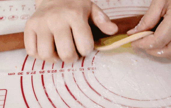 茴香豆腐锅贴怎么做