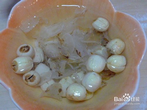 生津解渴、暖心暖胃----苹果银耳汤