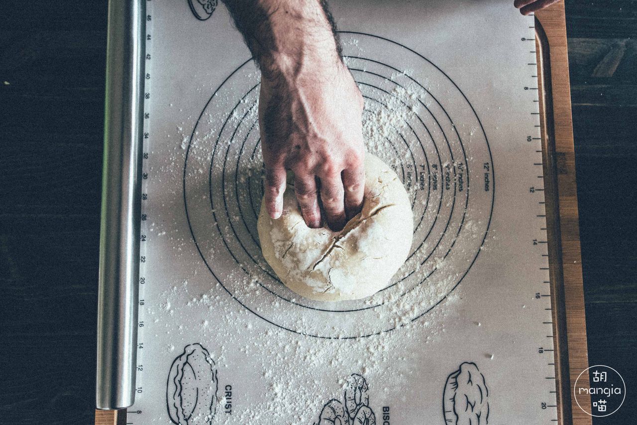 在家也能做美味的巧克力面包卷,十分好吃!