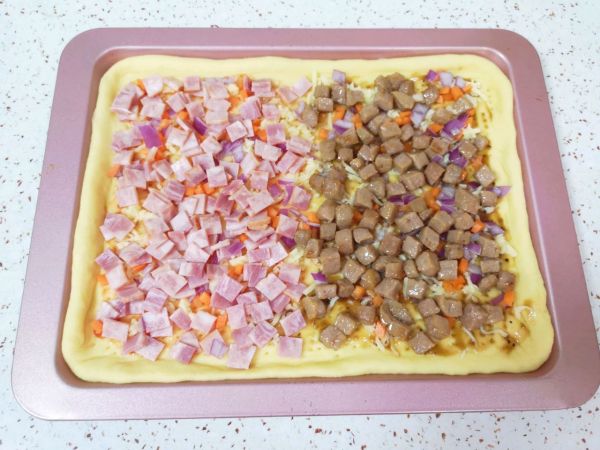 牛排培根肉双拼披萨