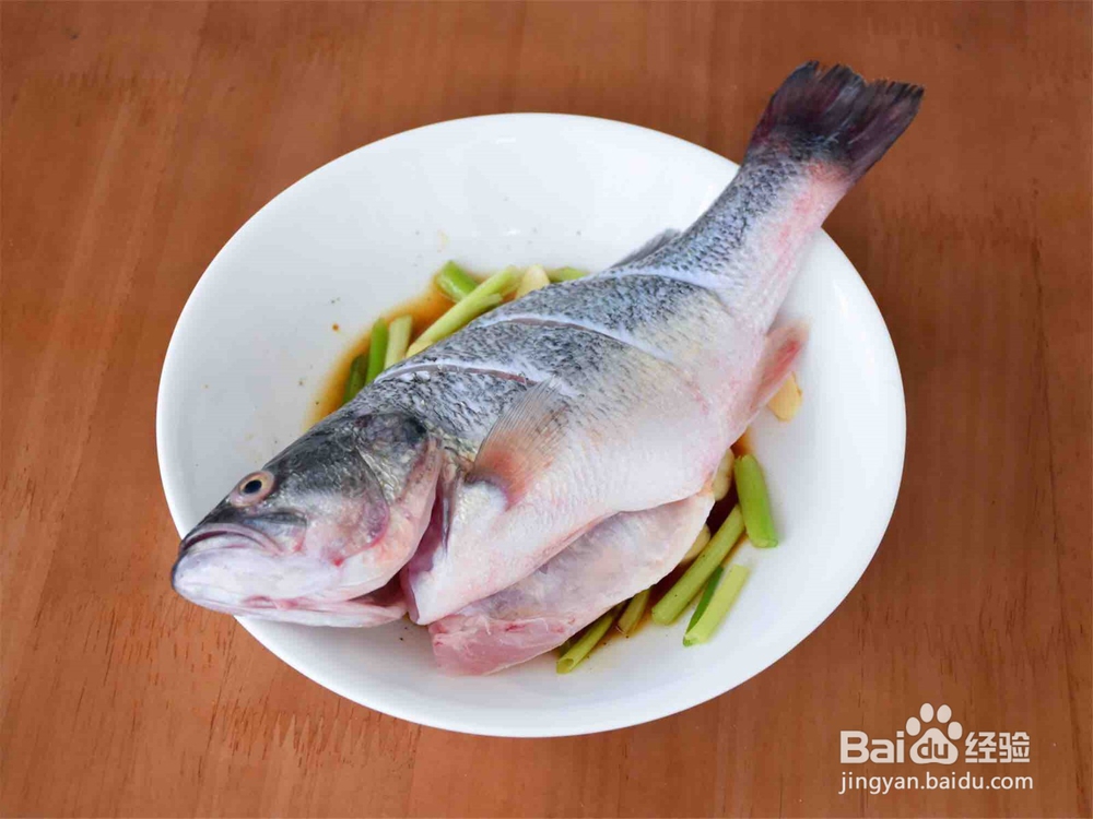健康美容又美味的清蒸的鲈鱼哦