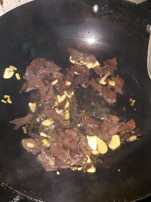 泡菜木耳爆炒腊猪肝