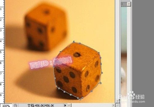 ps怎么把一张图上的图案抠出来放在另一张图上