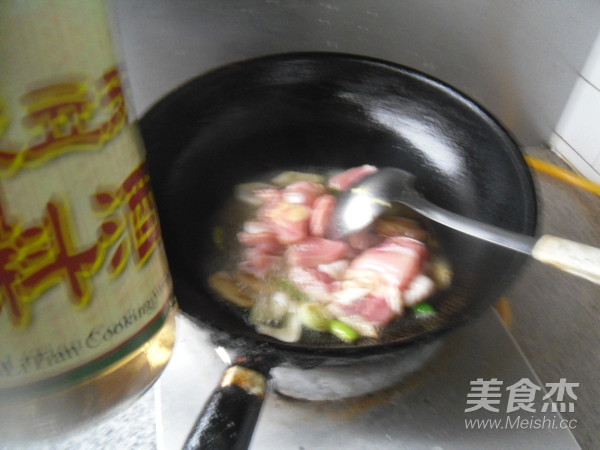 鸡腿烧元蘑的做法