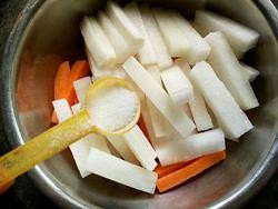 如何自制泡椒萝卜 开胃冷菜