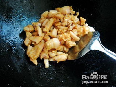 怎样做好口感极其好的梅菜芋头红烧肉呢