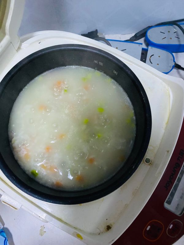 皮蛋瘦肉蔬菜粥