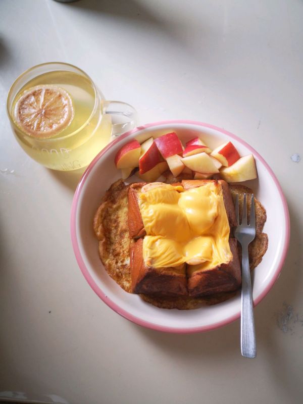 厚土司烤香肠芝士