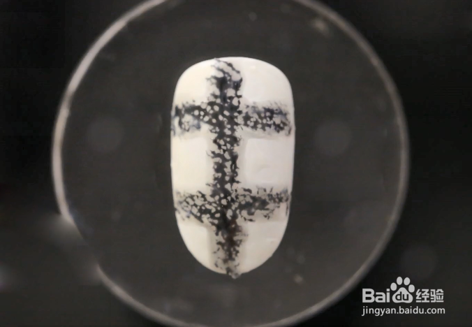 怎样做奶酪格子美甲？