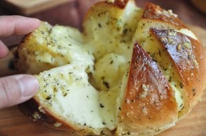 网红大蒜乳酪面包