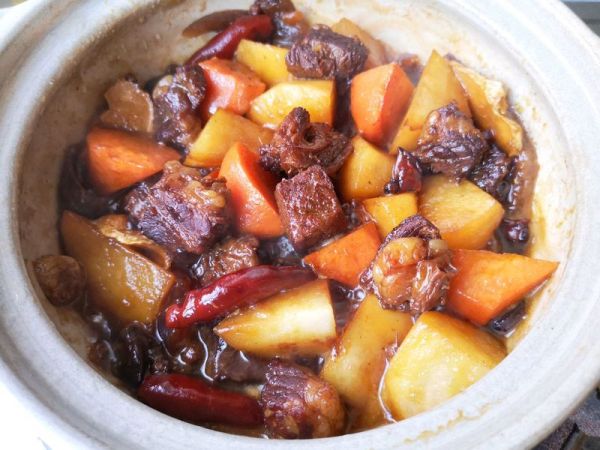 土豆焖牛腩盖饭
