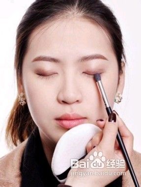 白领丽人如何化淡妆最得体