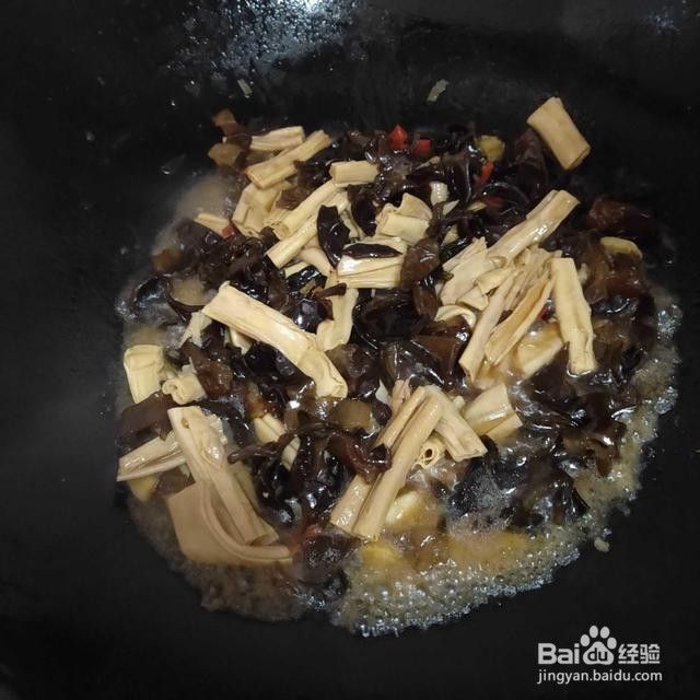 腐竹炒木耳，高蛋白高营养
