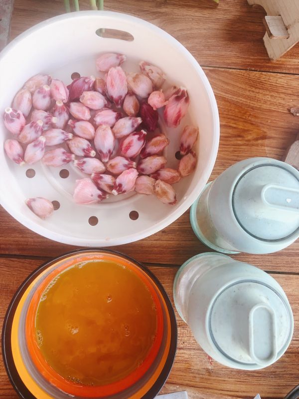 粉嫩木槿花炒蛋