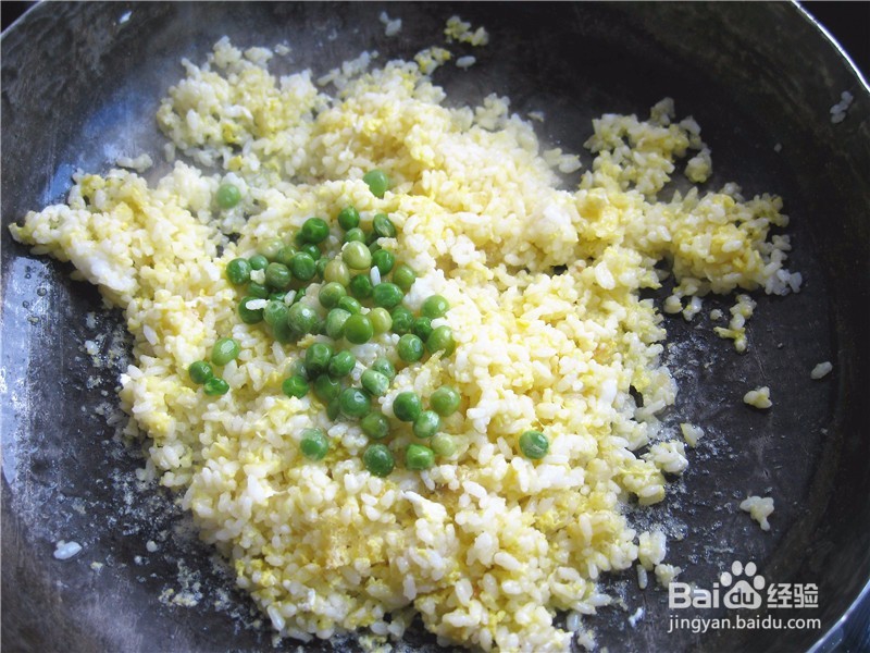 腊肠豌豆蛋炒饭
