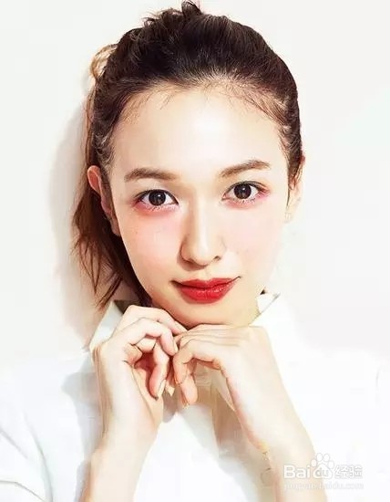 耳朵也要画腮红?