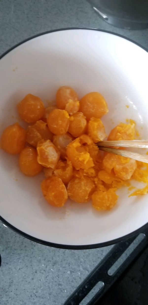 咸蛋黄肉松海苔馅青团