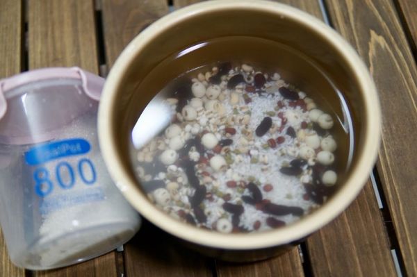 五谷杂粮莲子粥