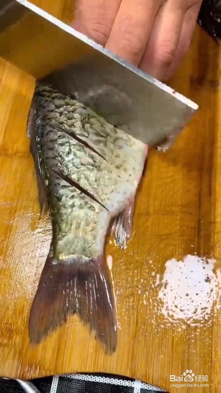 如何制作香辣红烧鲫鱼