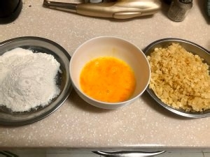 在家制作美味的烤箱薯片鸡翅