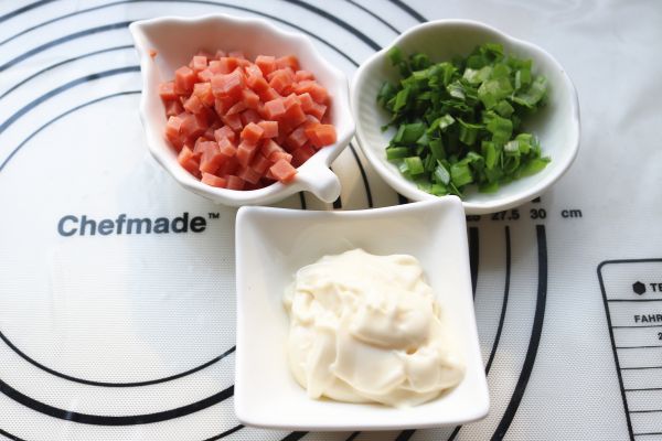 香肠沙拉玫瑰花面包