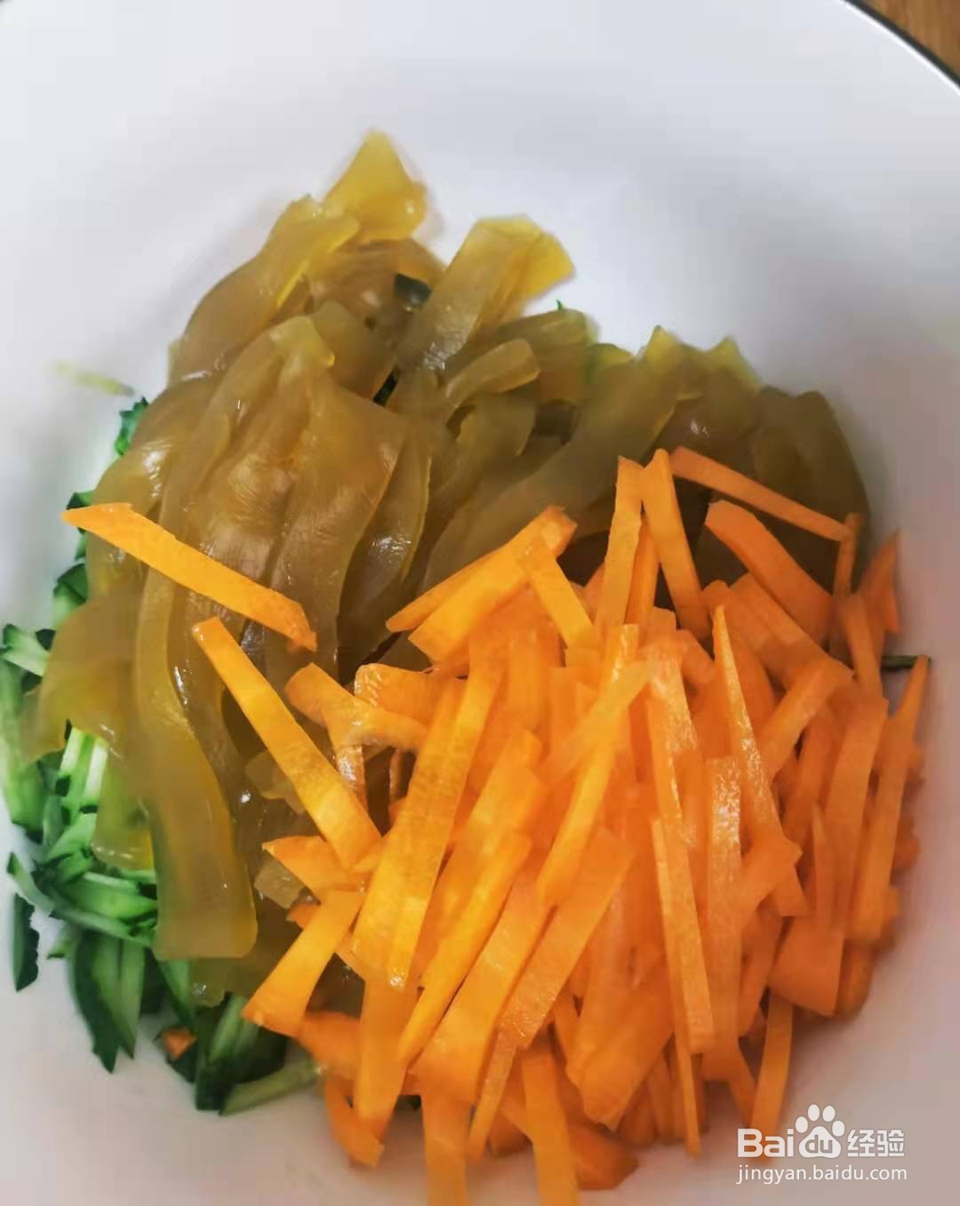如何制作东北风味的五彩拉皮