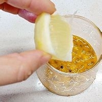 如何制作美味的百香果养乐多