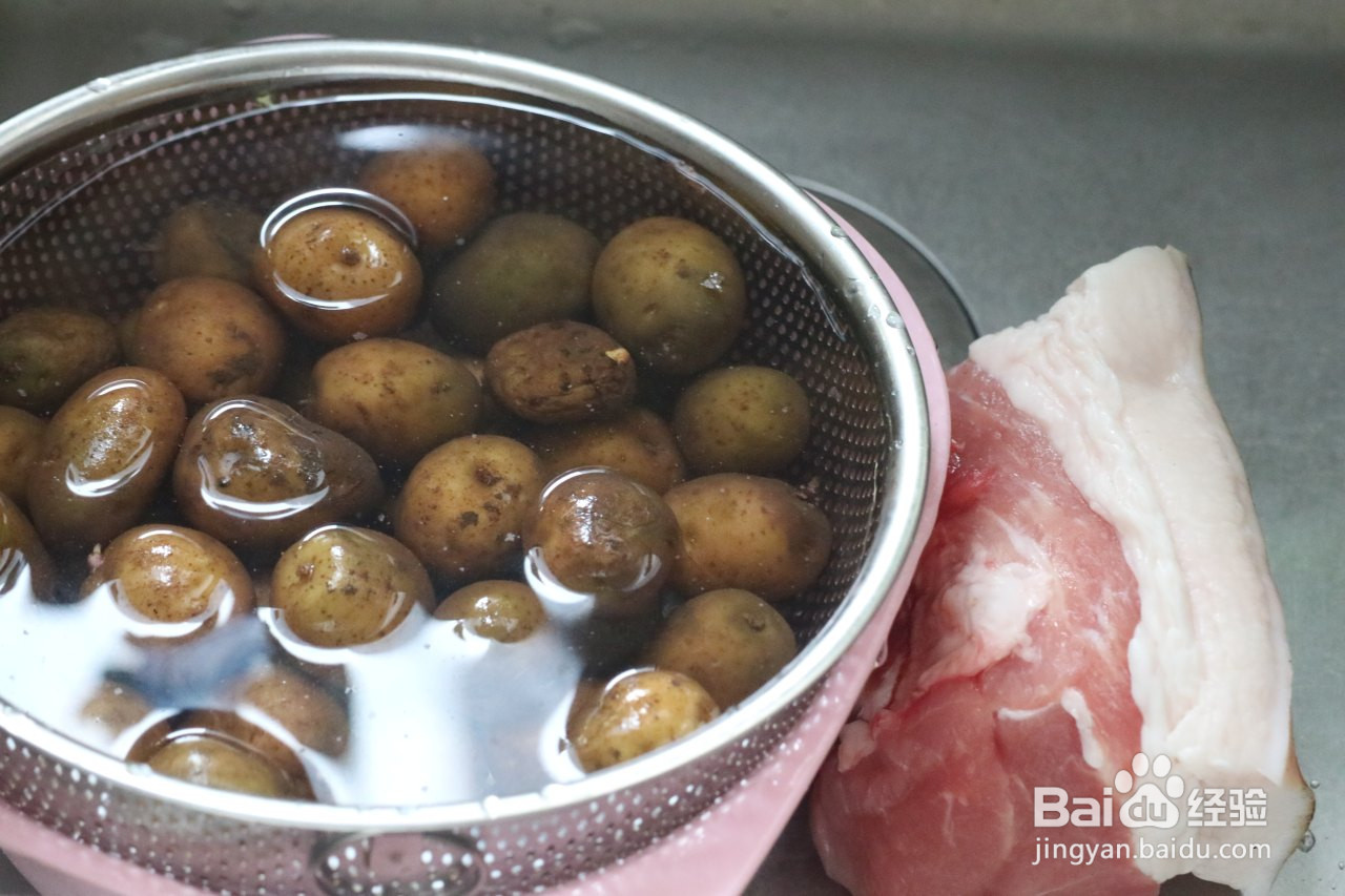 土豆红烧肉的做法