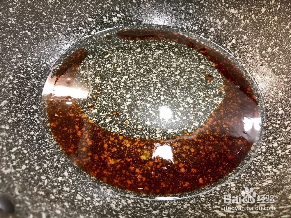 一个人做五花肉炖土豆茶树菇