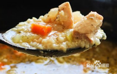 如何慢炖一碗蔬菜鸡汤饭