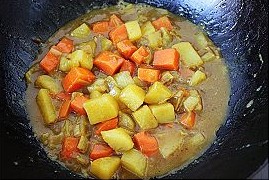 黄金咖喱猪扒饭