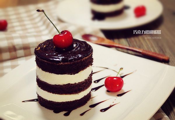 巧克力樱桃蛋糕