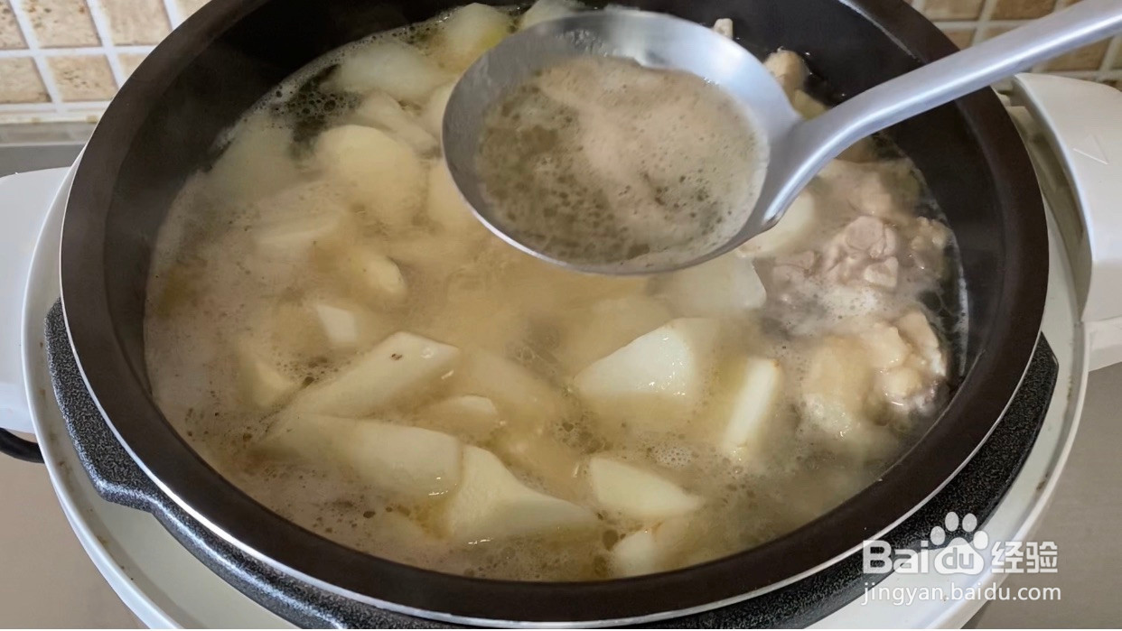 淮山萝卜煲鸡汤的做法