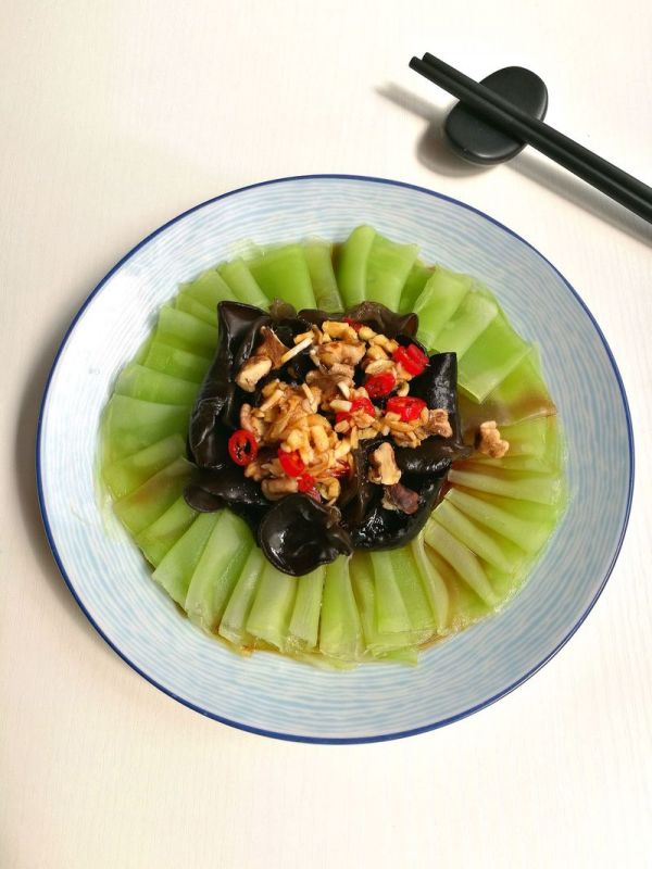 桃仁木耳拌莴笋