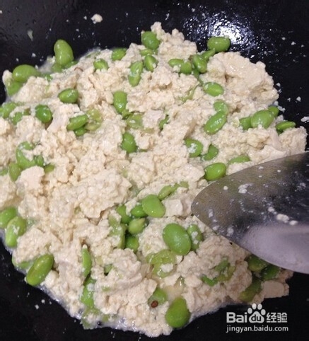 毛豆焖豆腐：[1]毛豆焖豆腐