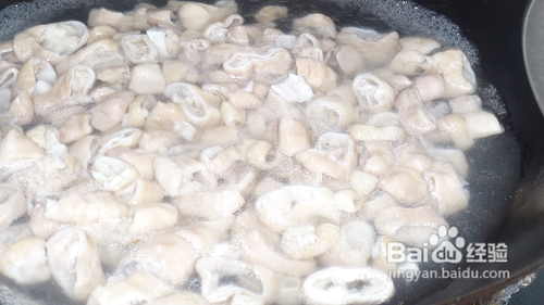 怎么用洋葱加泡椒炒大肠