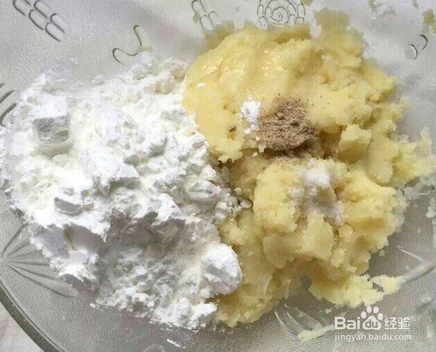 自制手工土豆笑脸圆饼小吃,土豆咸饼制作方法