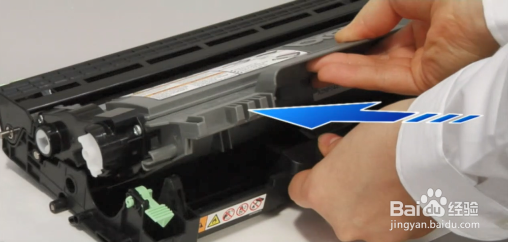 如何更换打印机粉盒