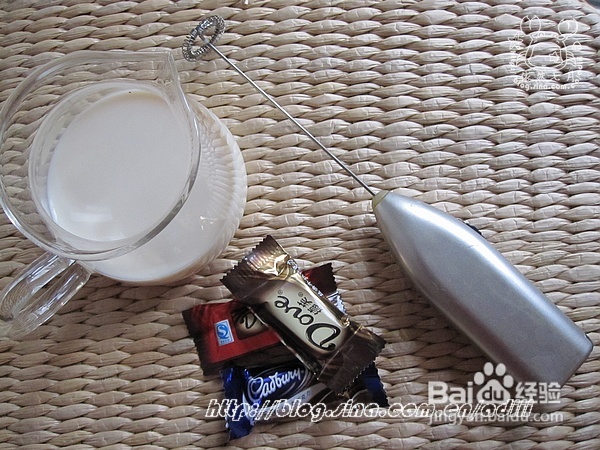 开心挡不住的冬日饮品——雪人热巧克力