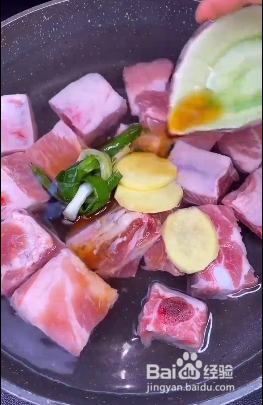 如何做玉米排骨汤？