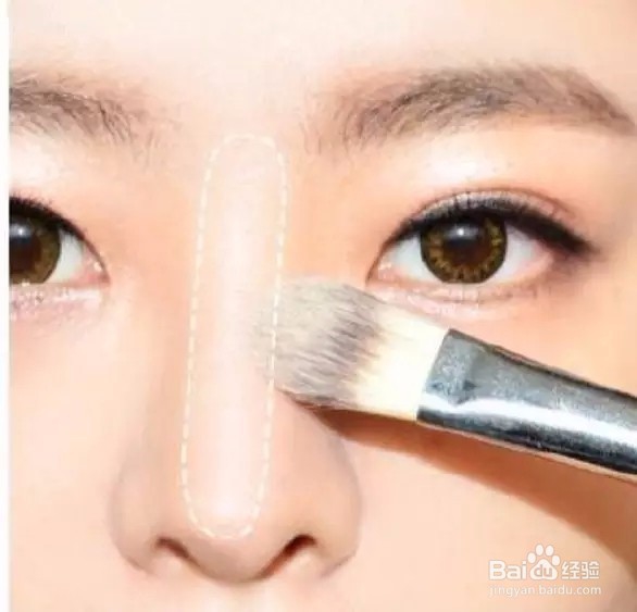 几个简单的化妆步骤,轻松打造高鼻梁