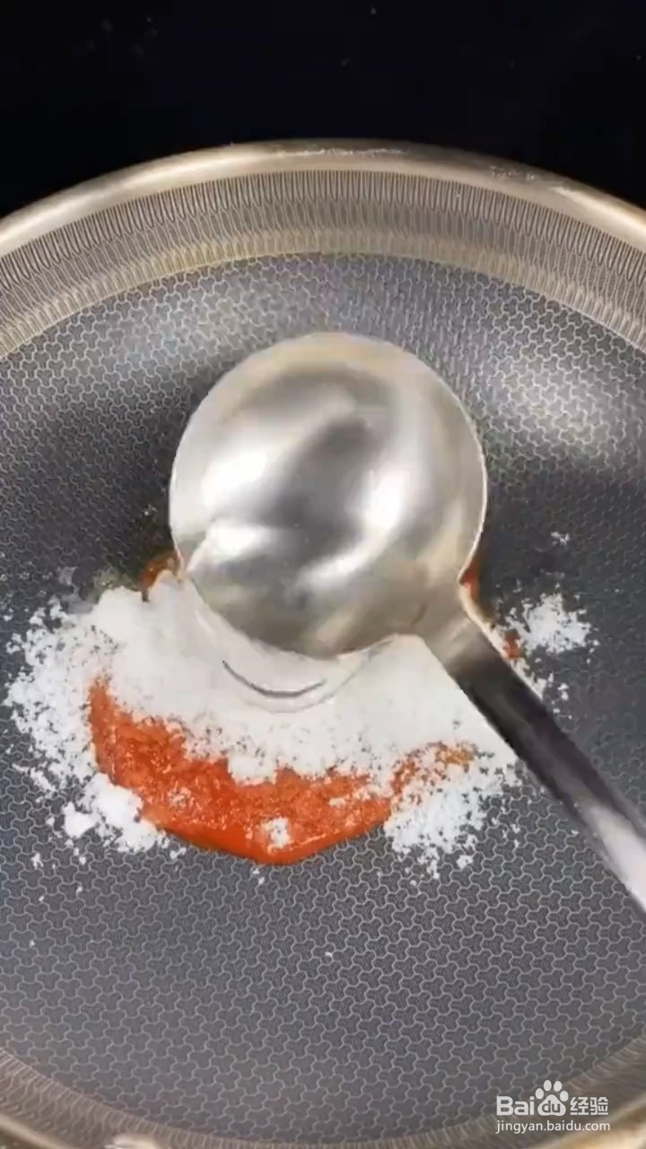 如何制作东北土豆酱汁条？